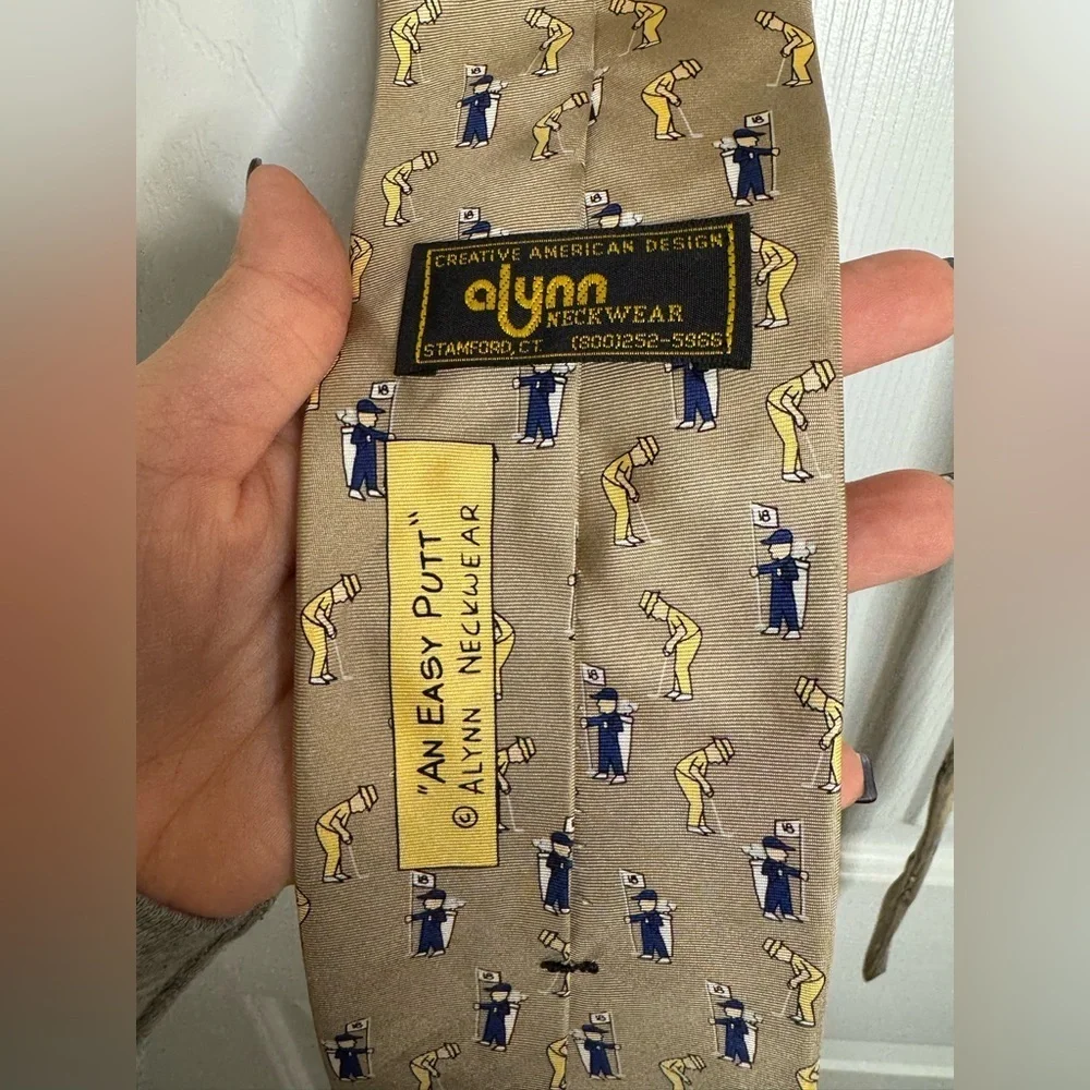 ALYNN, golf necktie, excellent used condition, “An Easy Putt”